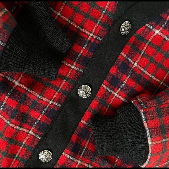 Pendleton Vintage V-neck Wool Sweater in Holiday Tartan Red Plaid. Sz. M - Picture 4 of 8